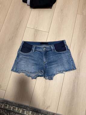 Joe's Jeans The Ozzie Cut-Off Maternity Shorts with Elastic Insets size 29